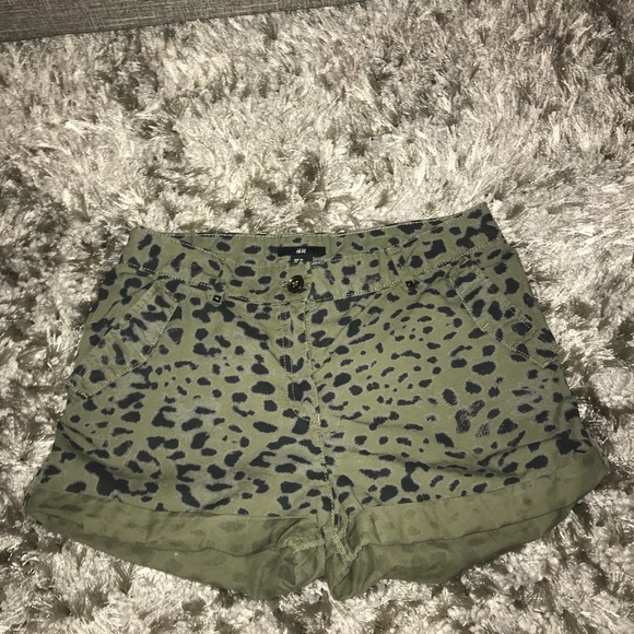 h&m leopard shorts